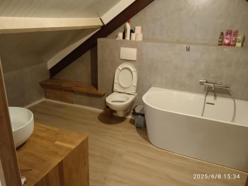 Photo de la galerie de l'établissement Chalet de la source, à La Celle-sous-Gouzon