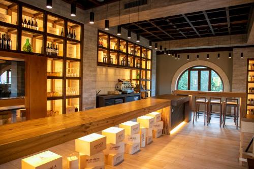a large tasting room with a large wooden bar at Agriturismo Tenuta Lagala in Venosa