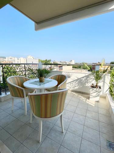 Living SKG 1