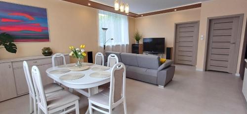 a living room with a table and a couch at Silent Home in Święta Katarzyna
