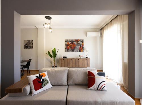 Big Stylish 2BR Apt City Views 3 Min Walk to Sea