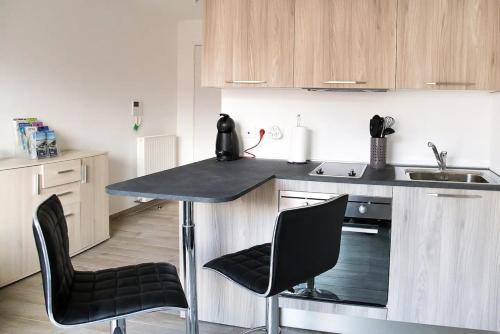 Studio climatisé au calme, mezzanine et balcon