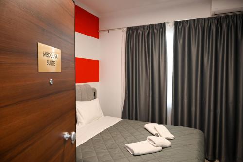 Medusa suite korai by Zeussuites