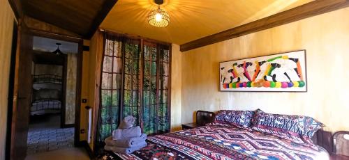 a bedroom with a bed and a picture on the wall at El Guardaviñas, entre Montes y Viñedos in Ábalos