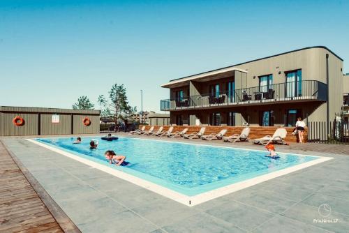 Πισίνα στο ή κοντά στο Pool Resort Takas į jūrą Kunigiškės