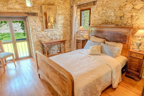 Ένα ή περισσότερα κρεβάτια σε δωμάτιο στο La Bastide