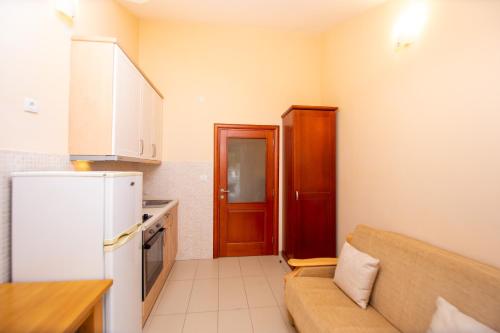 Η κουζίνα ή μικρή κουζίνα στο Apartmani Becici