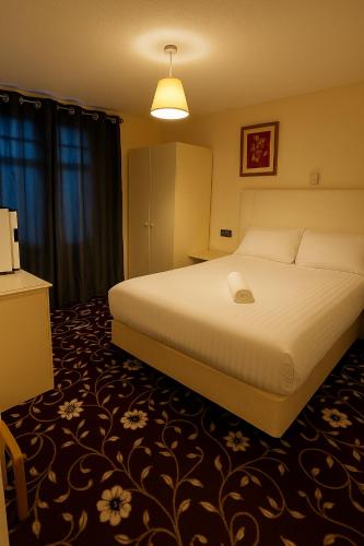 Postel nebo postele na pokoji v ubytování The Amara Inn