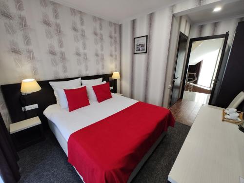 East Gate Boutique Hotelにあるベッド