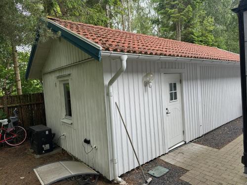 Το κτήριο όπου στεγάζεται  η παραθεριστική κατοικία