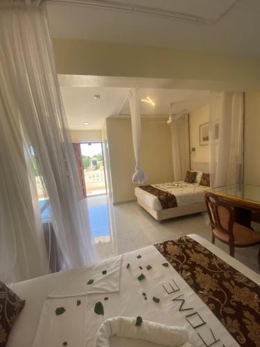 Postel nebo postele na pokoji v ubytování Breezebay Pool hotel
