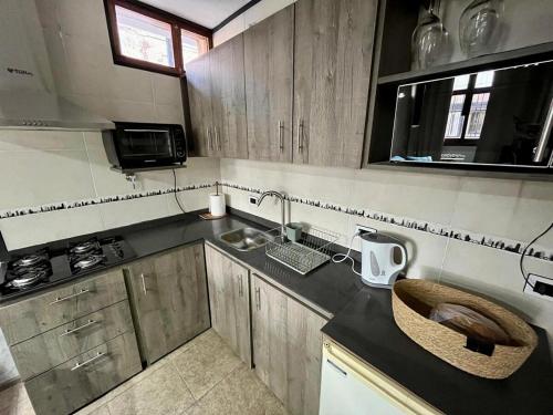 Nhà bếp/bếp nhỏ tại Las 3 Marias departamento - Cdad de Mendoza