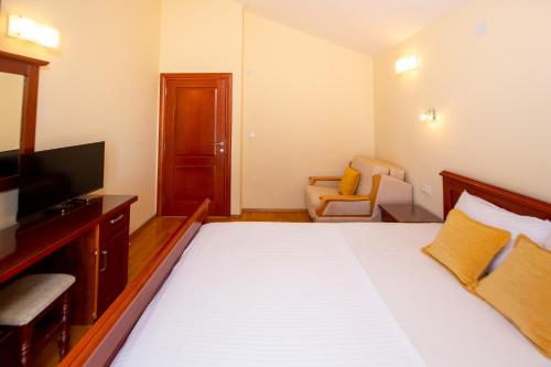 Ένα ή περισσότερα κρεβάτια σε δωμάτιο στο Apartmani Becici