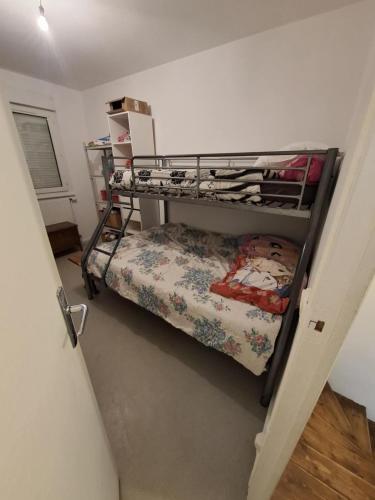 a room with two bunk beds in a room at 1 chambre pour les 24h du Mans in Connerré