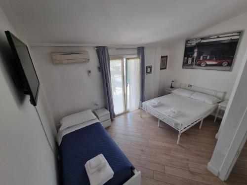 Un ou plusieurs lits dans un hébergement de l'établissement Garda Rooms da Miky Q