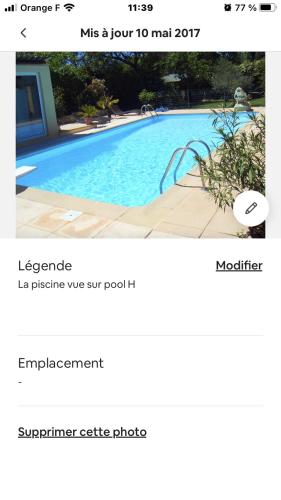 une capture d'écran d'une photo d'une piscine dans l'établissement CHALET, PISCINE, JACUZZI,JARDIN CLOTURE, ANIMAUX Acceptés, à Saint-Maximin-la-Sainte-Baume
