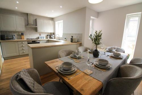 a kitchen with a table and chairs in a kitchen at Luxury Riverside Living in Morton