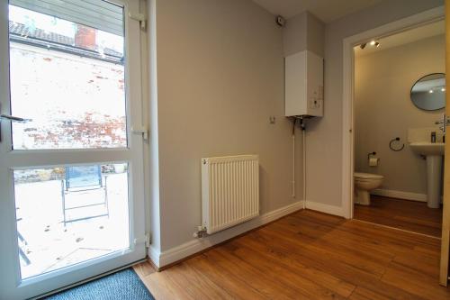 an empty room with a toilet and a window at Luxury Riverside Living in Morton
