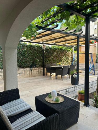 Garden Apartment Dina with free Parking