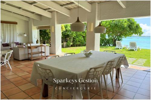 a white table and chairs in a living room at SG14 Villa Seabreeze - seaside - lagoon view in Post of Flacq