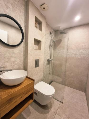 Phòng tắm tại Cozy and colorful apartment in Plovdiv Center