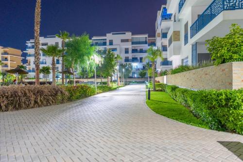 a brick walkway in front of a building at appartement costa mar martil avec piscine in Martil