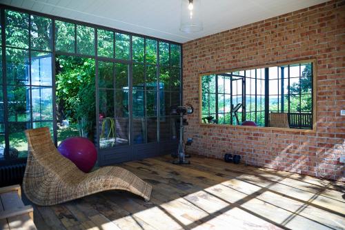 a living room with a brick wall and windows at Casabella Lake in Castelletto sopra Ticino