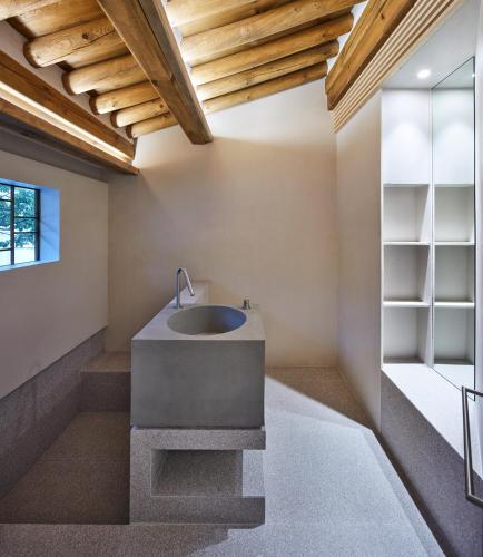 a bathroom with a sink in the middle of the room at Hyowudang in Gyeongju