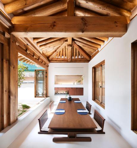 a large dining room with a long table and chairs at Hyowudang in Gyeongju