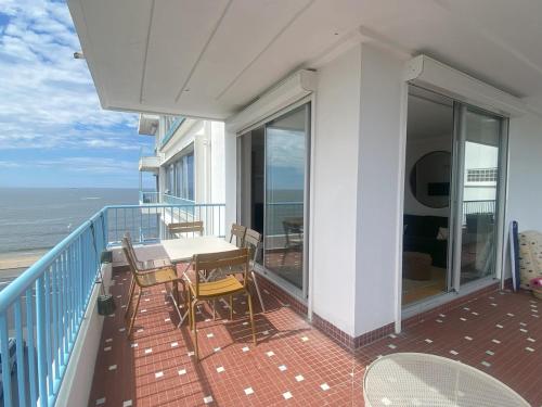En balkon eller terrasse på Appartement Vue mer La Baule