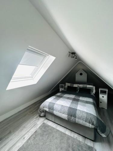 Una cama o camas en una habitación de Connemara Ocean Escape