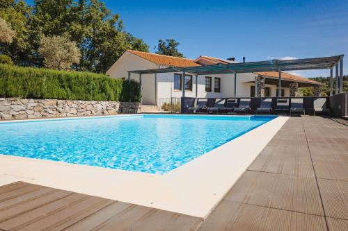 a swimming pool in the backyard of a villa at Estrela de Montesinho in Bragança