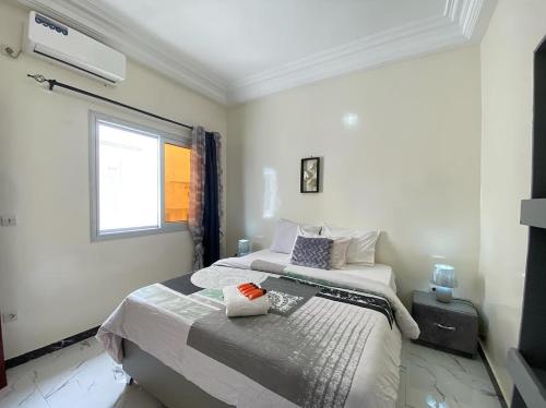 Fotografie z fotogalerie ubytování chambre grise douche en face climatisé v destinaci Dakar