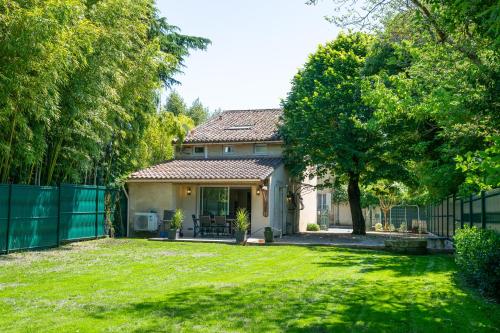 Photo de la galerie de l'établissement Les Tamaris, à Sainte-Terre