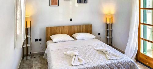 54 Escape Naxos