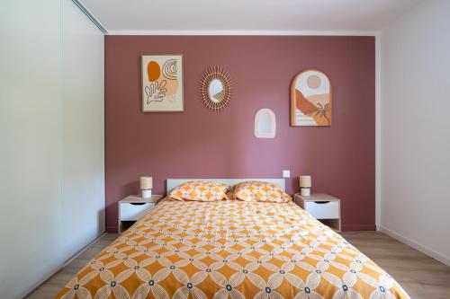 a bedroom with a large bed with two night stands at Maison proche Avignon Clim Terrasse wifi 4pers in Jonquerettes