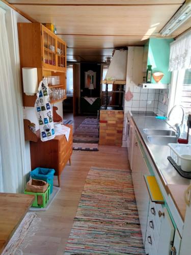Una cocina o zona de cocina en Strandvikstugan