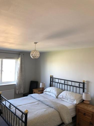 Postel nebo postele na pokoji v ubytování 27 old castlecourt portrush