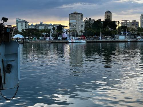 a large body of water with a city in the background at El apartamento Cristina in Gandía