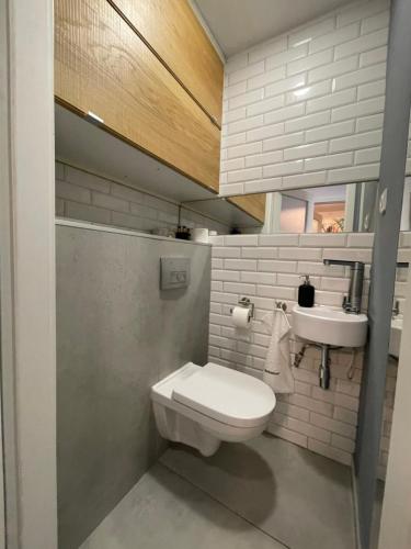 Ένα μπάνιο στο Ferienhaus am Hennesee