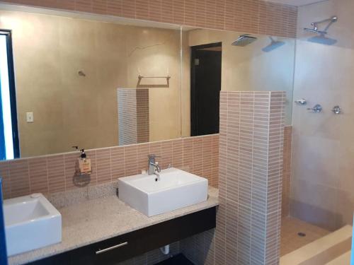 Vonios kambarys apgyvendinimo įstaigoje Beach Apartment