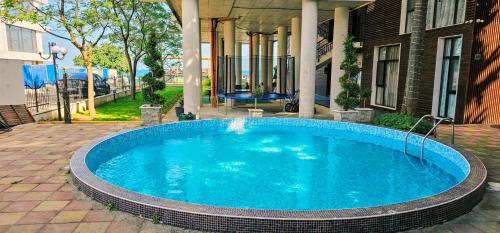 Amara Butik on the first line