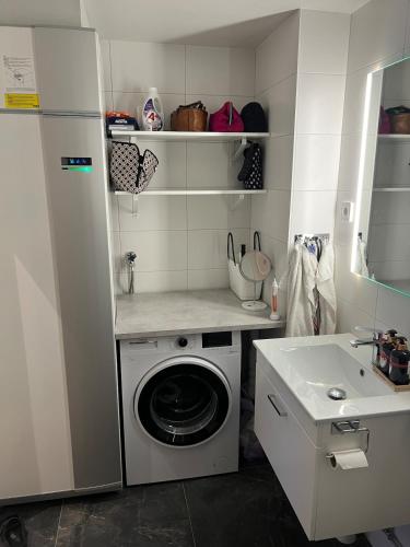 a laundry room with a washing machine and a sink at Fjällbäcken Lindvallen Sälen in Sälen