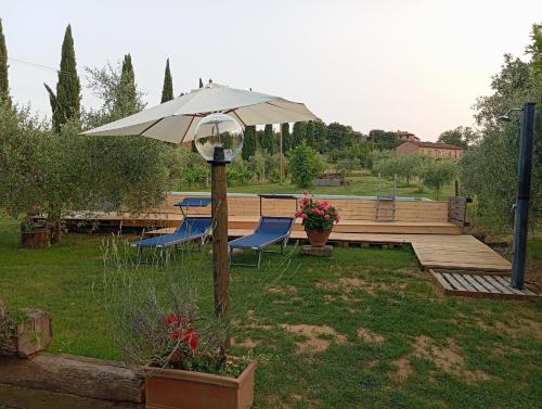 Κήπος έξω από το Casa Vacanze Mongili - La Quercia