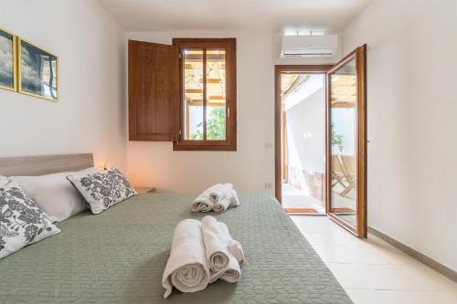 Ένα ή περισσότερα κρεβάτια σε δωμάτιο στο La Casa dei Fiori d'Arancio