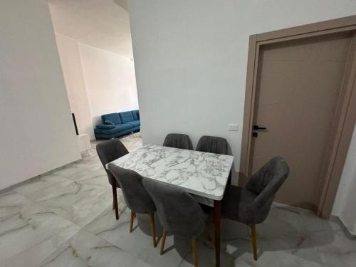 Area tempat duduk di Anila`s & Berti Flat