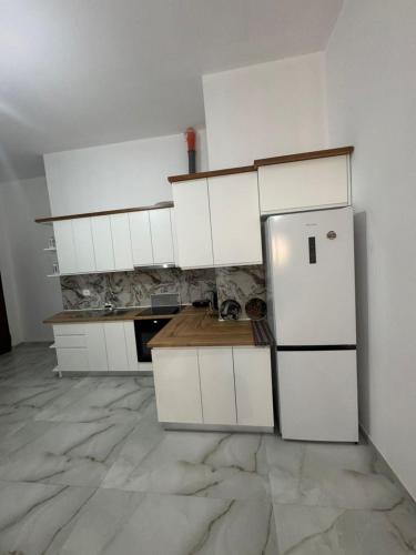 Dapur atau dapur kecil di Anila`s & Berti Flat