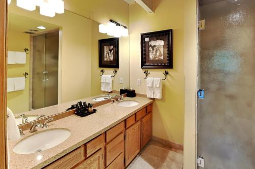 Bilik mandi di Timberline Condominiums 2 Bedroom Deluxe Unit A1D