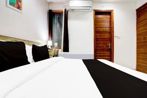 Una cama o camas en una habitación de Hotel O Neu-Nest