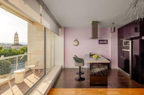 Center Lux View